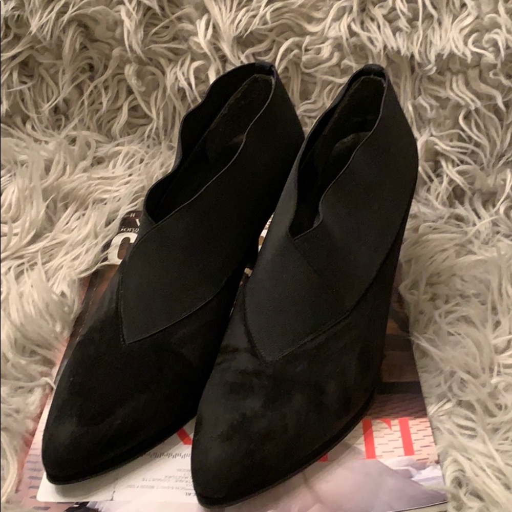 Stuart Weitzman leather black low heel booties